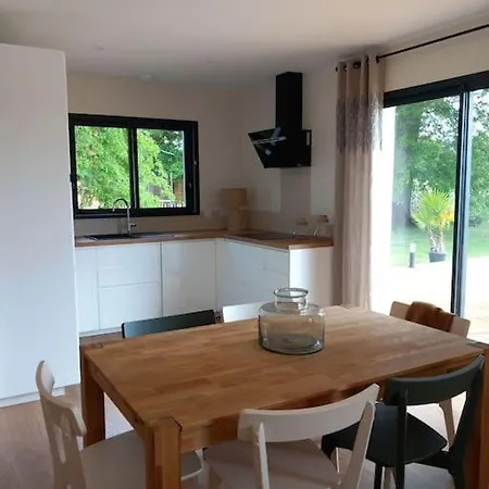 Hébergement de vacances Maison Neuve Avec Piscine Chauffée, 4 Kms De Contis *