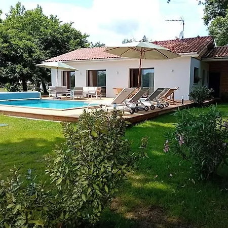 Hébergement de vacances Maison Neuve Avec Piscine Chauffée, 4 Kms De Contis